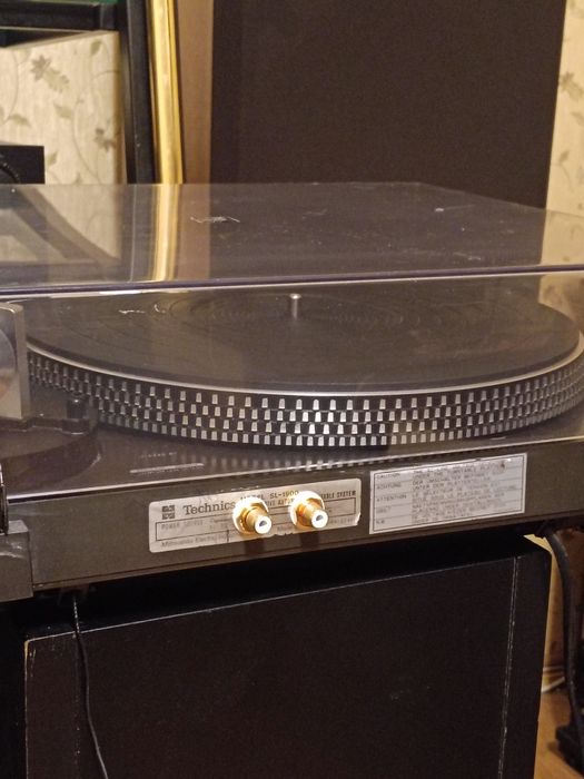 Проигрыватель винила Tehnics SL 1900