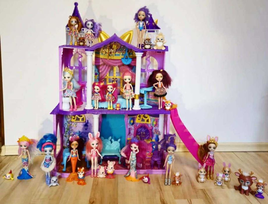Zamek enchantimails plus lalki ze zwierzętami.