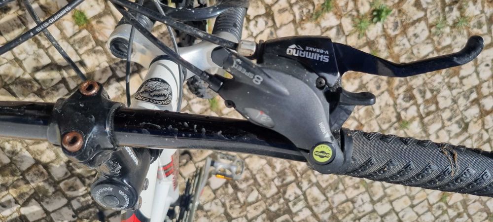 Bicicletas Mongoose XR200 e Solution