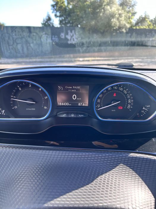 Peugeot 2008 1.6 hdi allure