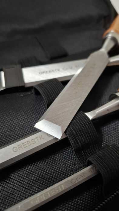 Набір стамесок у сумці для зберігання