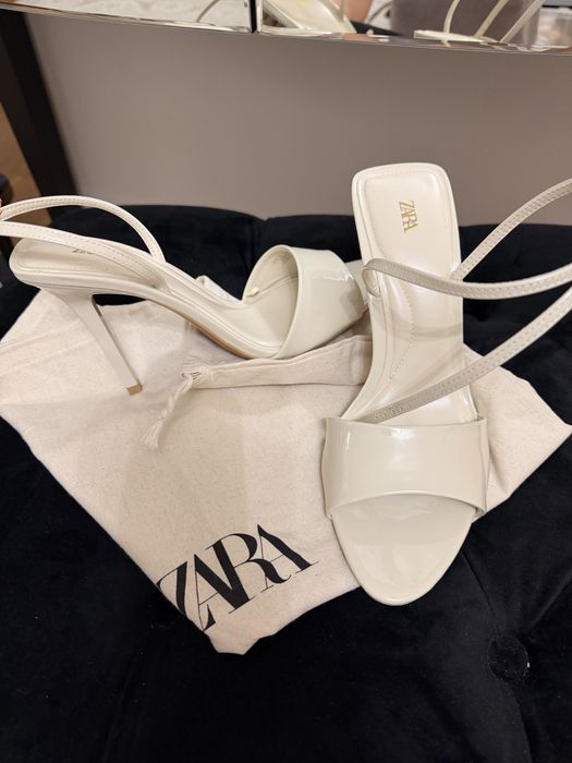Zara sandały na szpilce ecru lakierowane rozmiar 38
