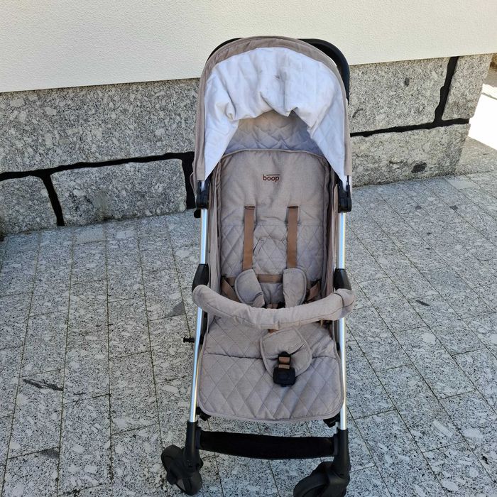 Carrinho de passeio em bom estado