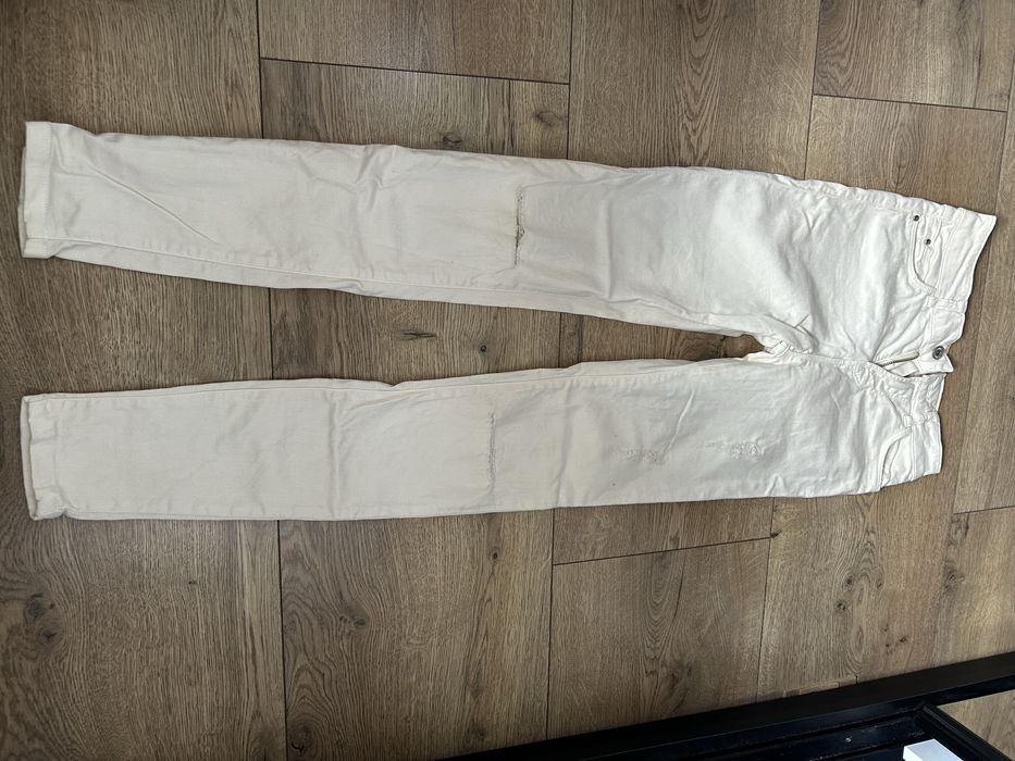 Białe spodnie z rozcięciami Bershka 34 high waist