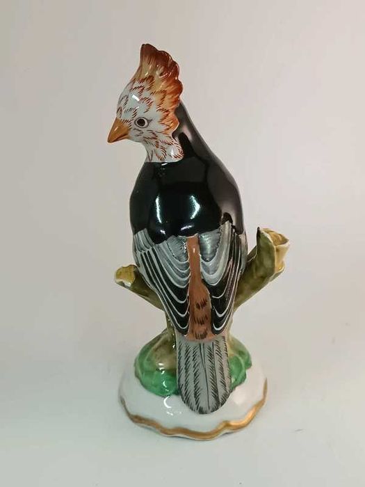 Bonita estatueta em porcelana espanhola com representação de passaro
