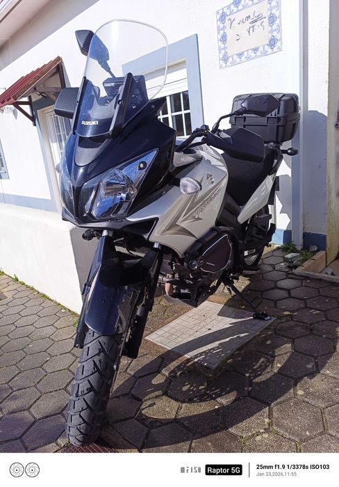 Suzuki v-strong 650