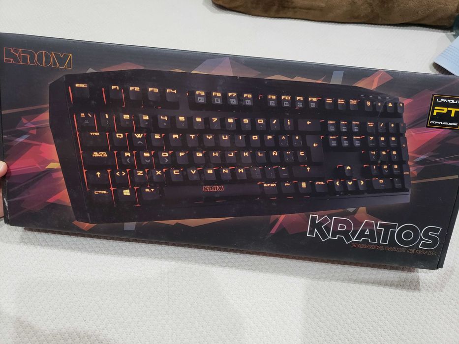Jogos, filmes, música, teclado