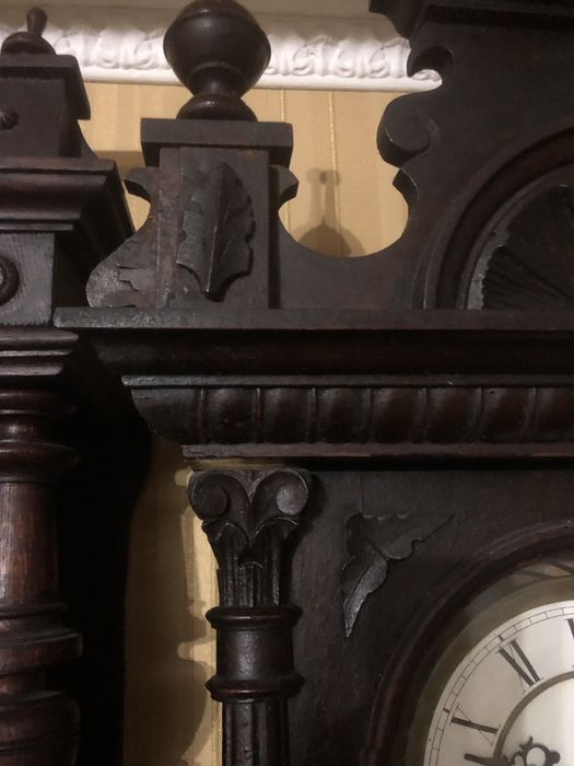 Продам большие настенные часы возрастом 140 лет