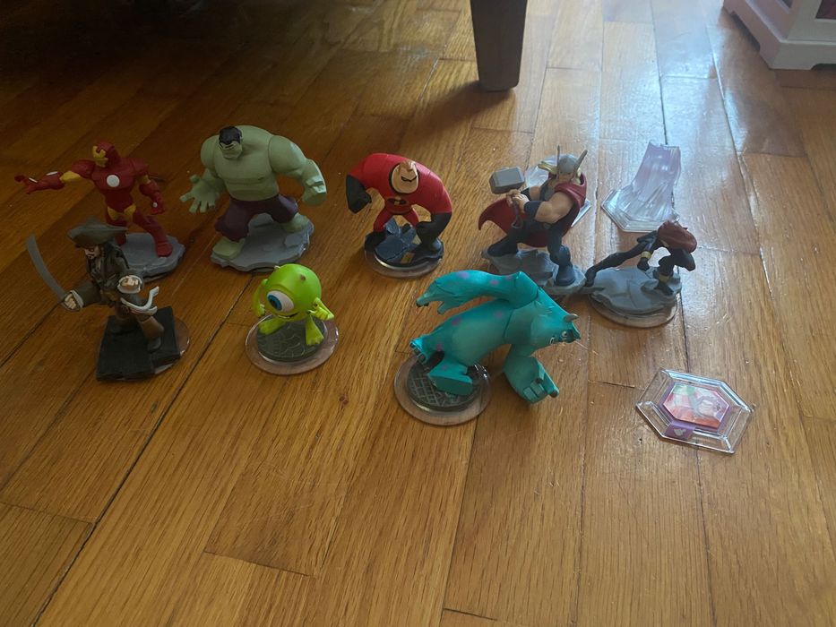 Bonecos skylanders e Disney infinity