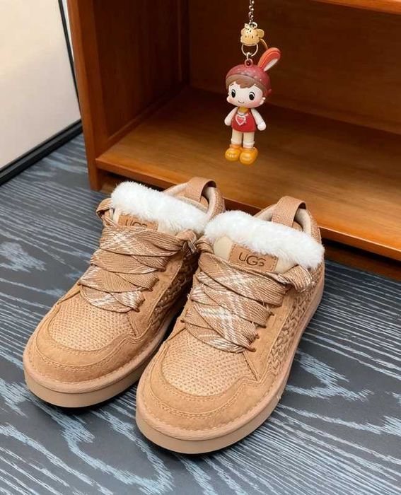 UGG Lowmel Sand r.39