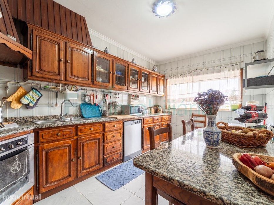 Apartamento T3 com Terraço de 80 m² e Garagem Fechada em Moreira de...