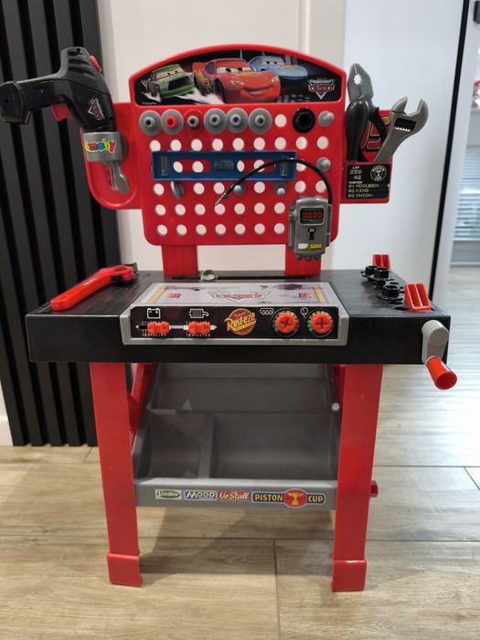 Zabawkowy warsztat samochodowy