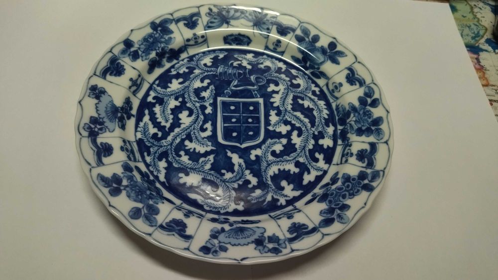 Prato de colecção Armas de D. João de Almeida - NG Porcelanas