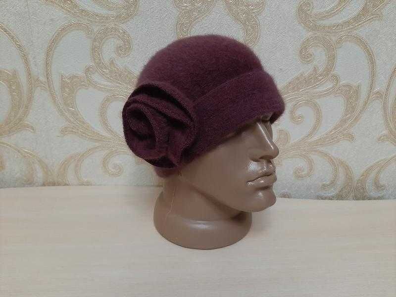 Красивая тёплая шляпа с цветком 50% ангора, 30% шерсть