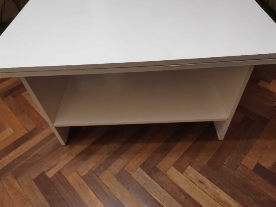 Стіл журнальний.