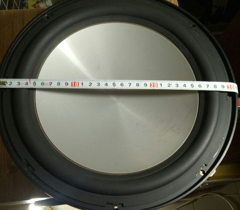 Сабвуферный динамик 12 дюймов. Состояние нового. Шикарный бас!