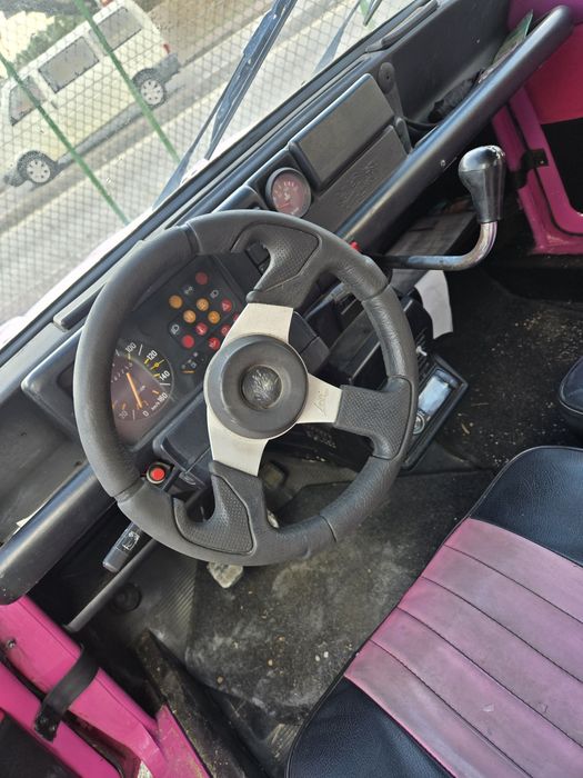 Renault 4 L GTL (Pantera cor de rosa)