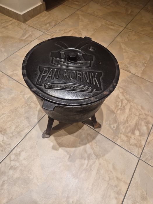 Kociolek zeliwny emaliowany