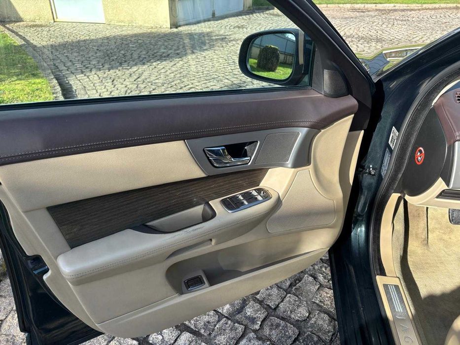 JAGUAR XF 2.7 D V6 Premium Luxury