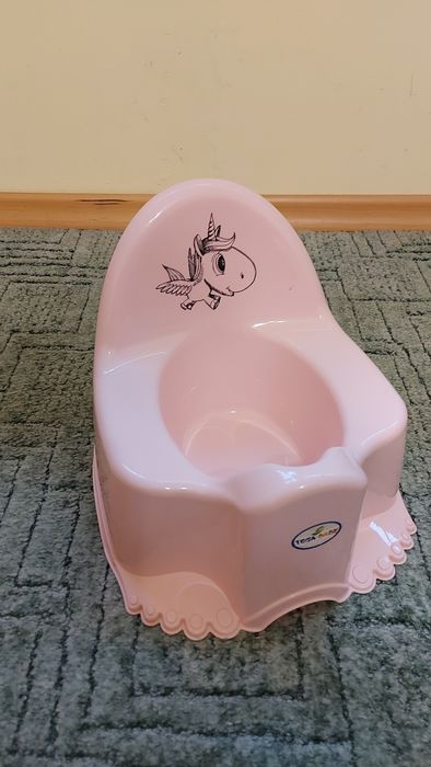 Zestaw dla dziecka: fotelik do karmienia, nocnik, krzesełko, huśtawka