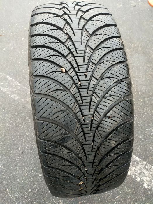Goodyear UltraGrin  215/55R17 94T