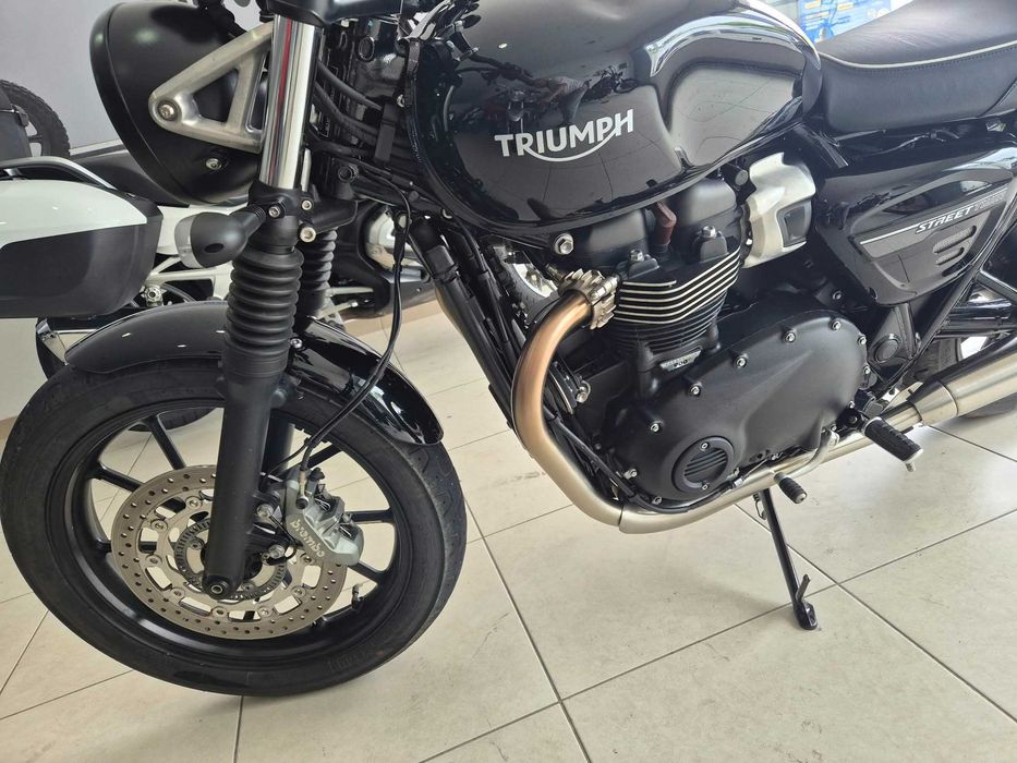 Triumph Street Twin 900cc semi nova apenas 9800KL