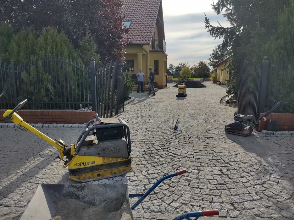 Brukarstwo,Układanie kostki granitowej.
