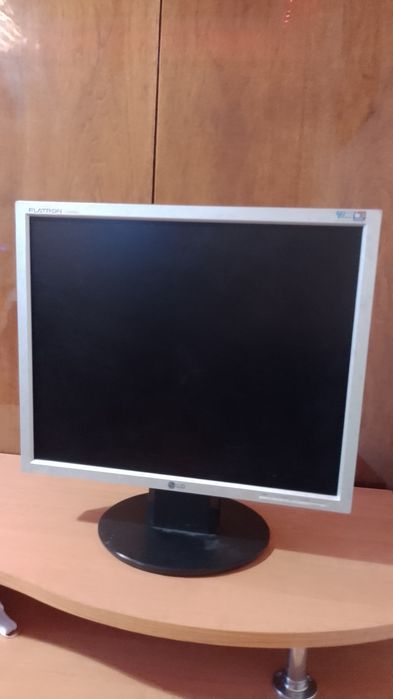 Монитор 19" LG Flatron L1950SQ-SN