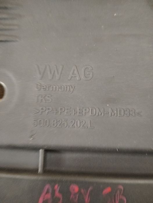 Osłona płyta podwozia prawa Audi a3 8v