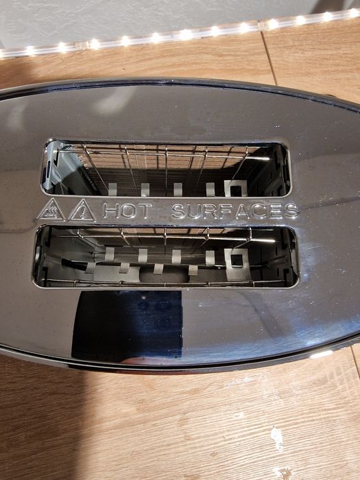 Тостер Bugatti Volo чорного кольору