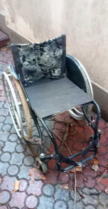 Крісла колісні, інвалідні коляски