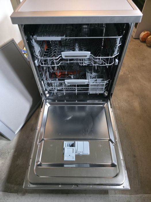 Hotpoint Ariston máquina lavar loiça
Modelo: HFO 3032 W C X