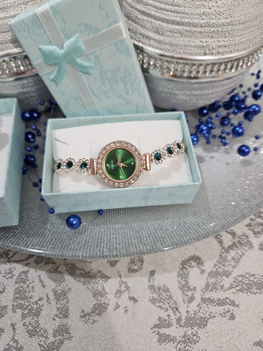 Nowe damskie zegarki I bransoletki