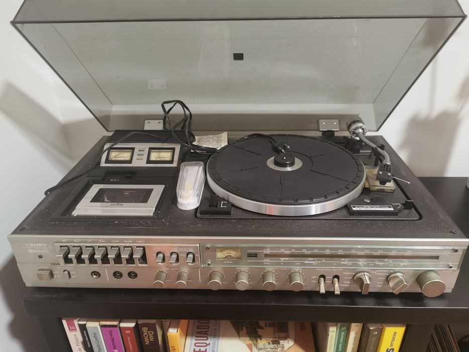 Rádio, cassetes e giradiscos