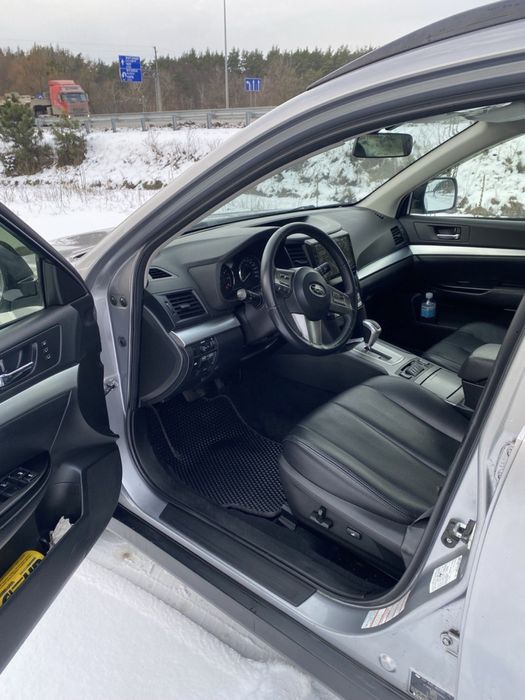 Субару Аутбек ,автомат