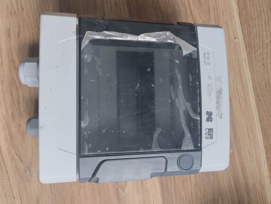 Rozdzielnica nadtynkowa 6 modułowa ip55 używana