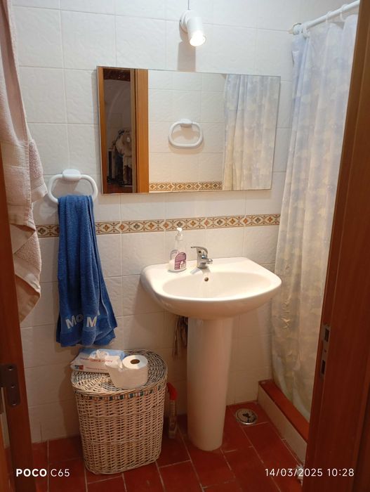 Quinta em sitio idílico e soalheiro. Grande terreno agrícola e rural.