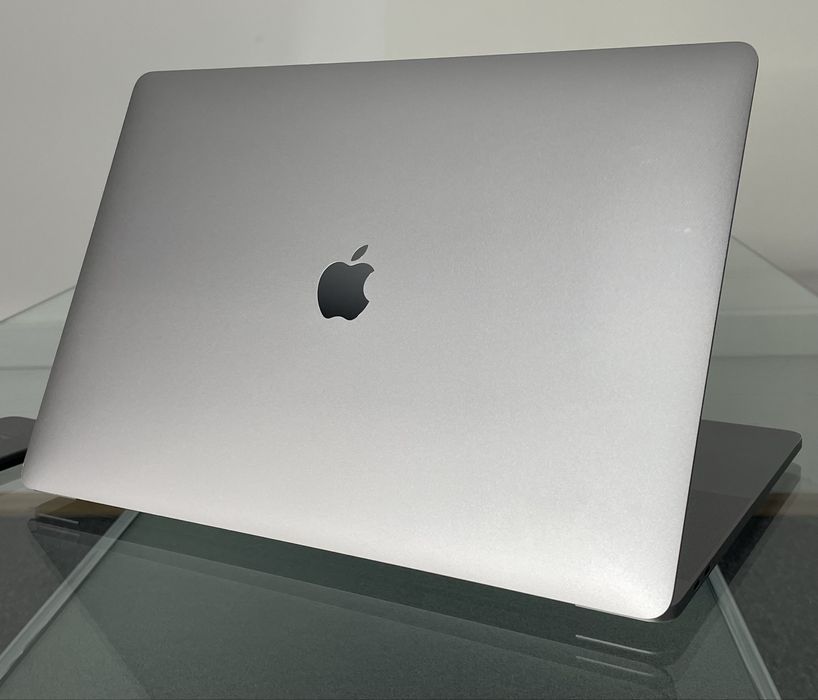 Apple MacBook Pro 16” A2141 16GB RAM 512GB SSD Touch Bar/ID