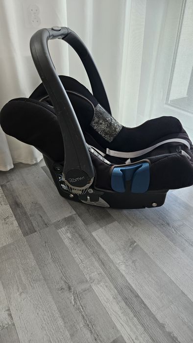 Fotelik samochodowy nosidełko czarny Britax Römer + gratis ciuszki