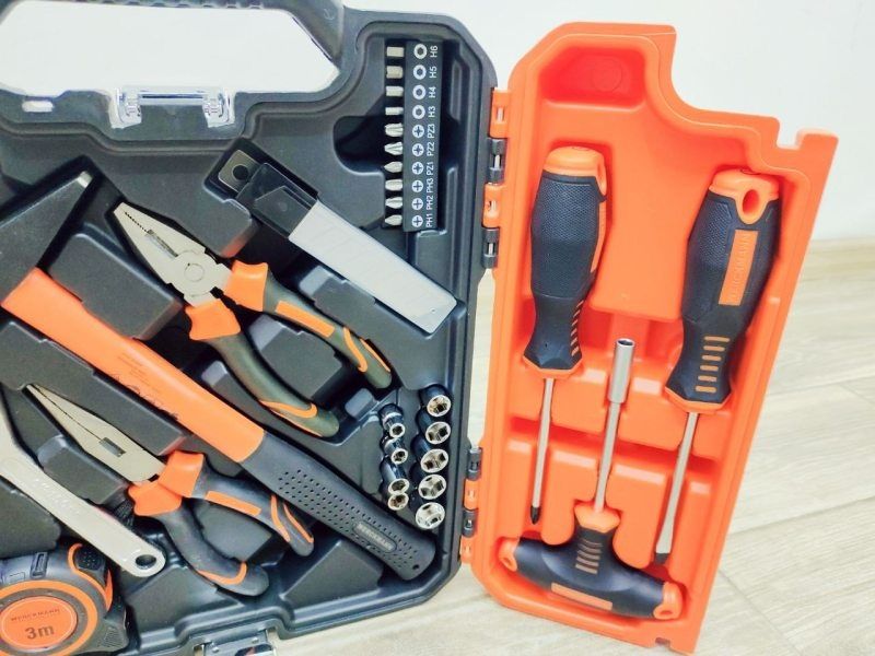 Mala de ferramentas com 57 peças