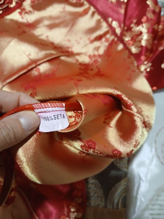 Camisa de Seda Vermelha com Dourado