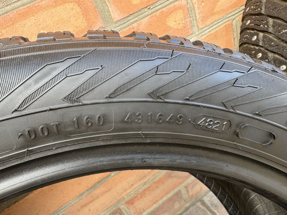 Nokian 215/50 R17