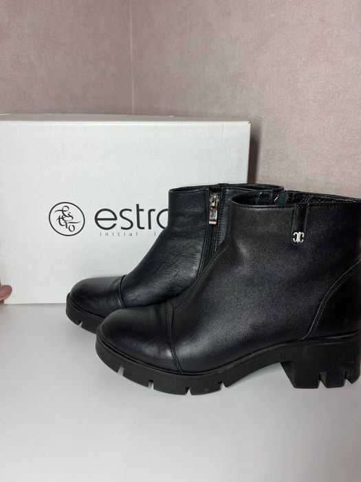 Жіночі шкіряні ботінки Estro