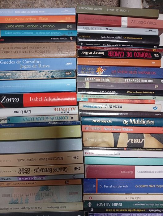 Vendo 50 livros de vários temas