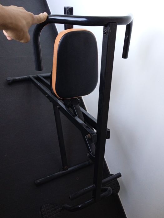 Máquina fitness corpo todo e movimentação