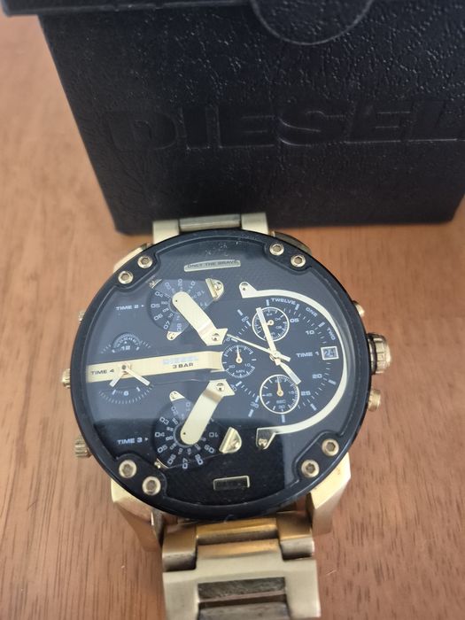 Vendo relogios diesel originais com caixas manuais com pouco uso