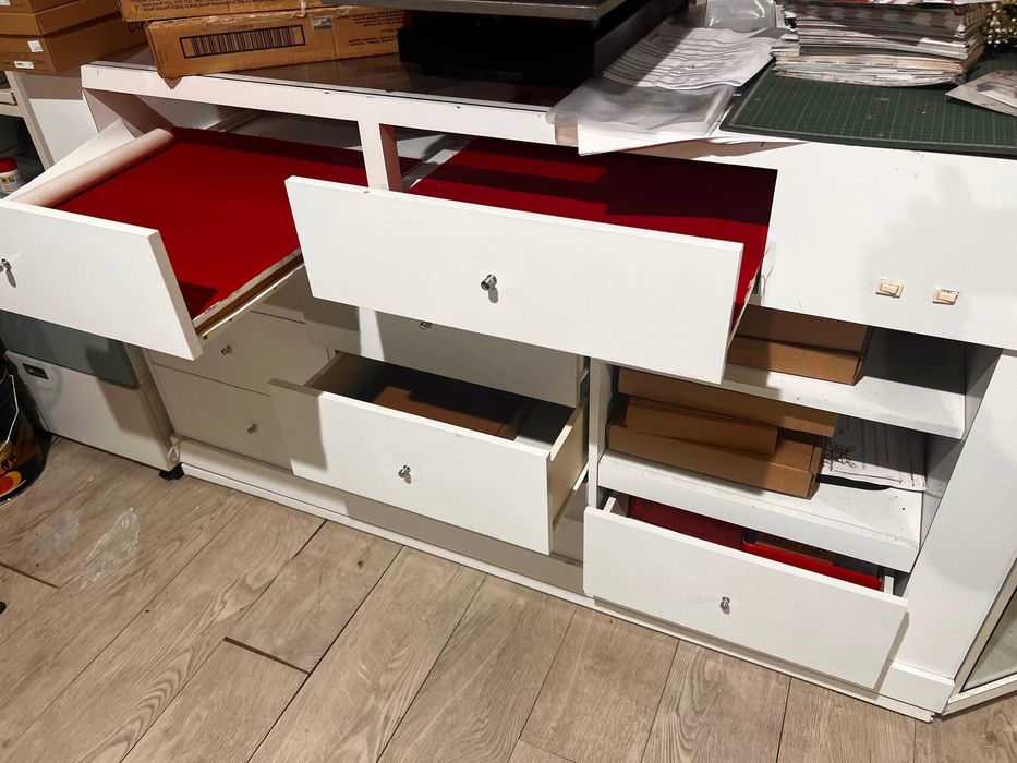 Balcao vitrine em Formica Branco