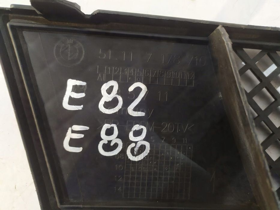 BMW 1 E82 / E88 kratka środkowa - 14184