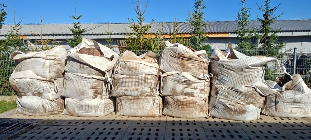 Piasek w workach 1,5 t big bag - oddam za darmo.