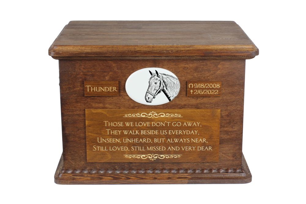 Duński koń gorącokrwisty urna na drewnie z statuetką stojącą Art-Dog